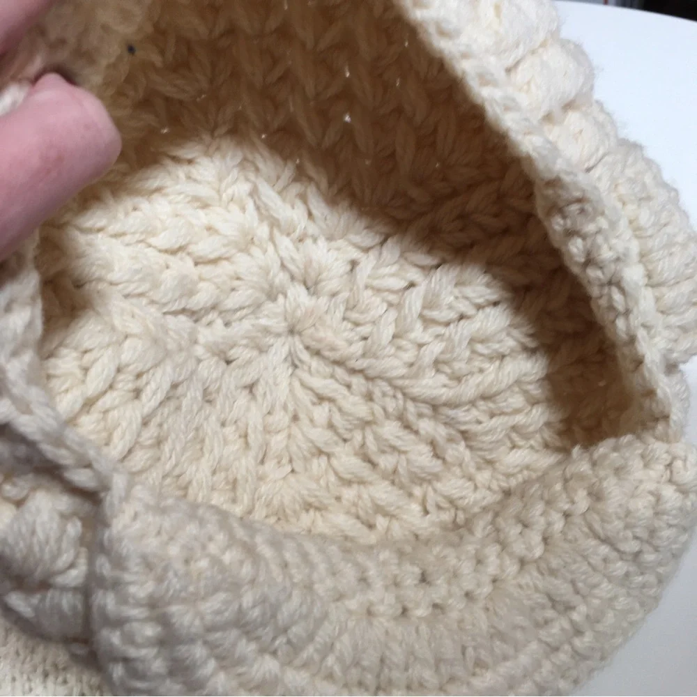 Vintage Cream Crochet Newsboy Cap and Matching Knit Gloves - Picture 5 of 15